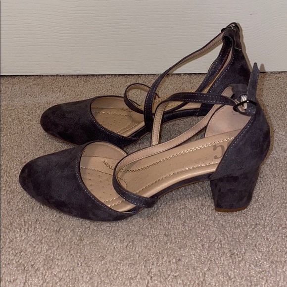Journee Size 9 Grey Heels - Picture 5 of 6